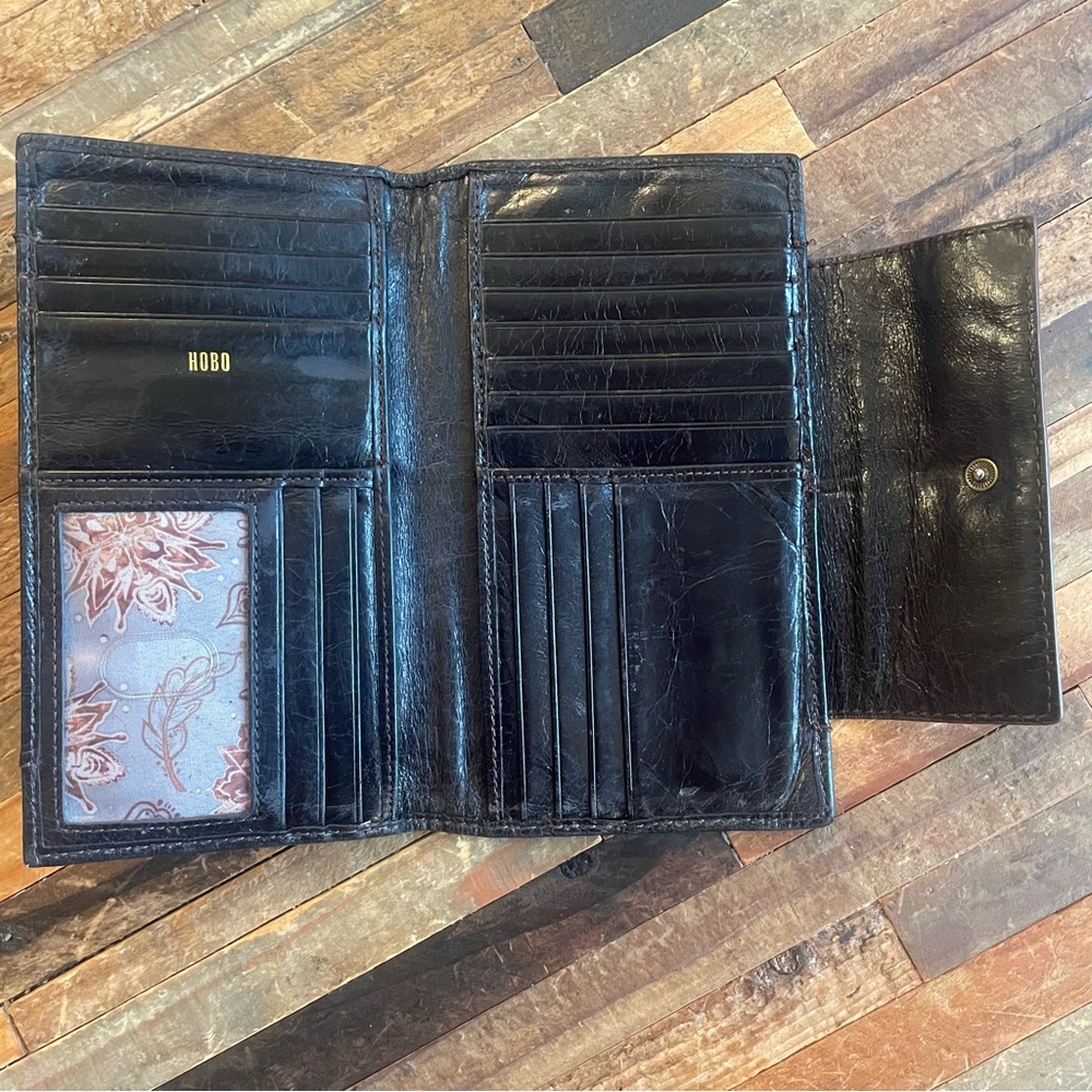 HOBO Rare Shiny Black Leather Wallet with 18 Card Slots!!! Wanderlust Lining